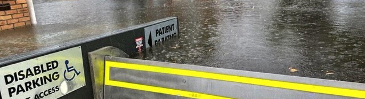 76aab05ceb96-flood_free_commercial_tilting_flood_barrier_deployed_2