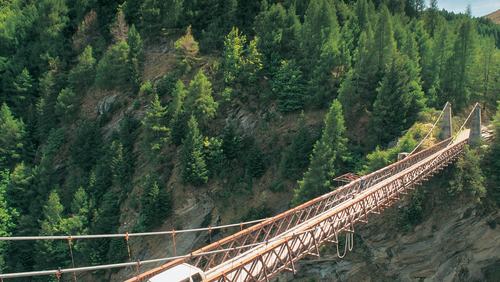 Skippers_Bridge_in_Skippers_Canyon_Wikipedia